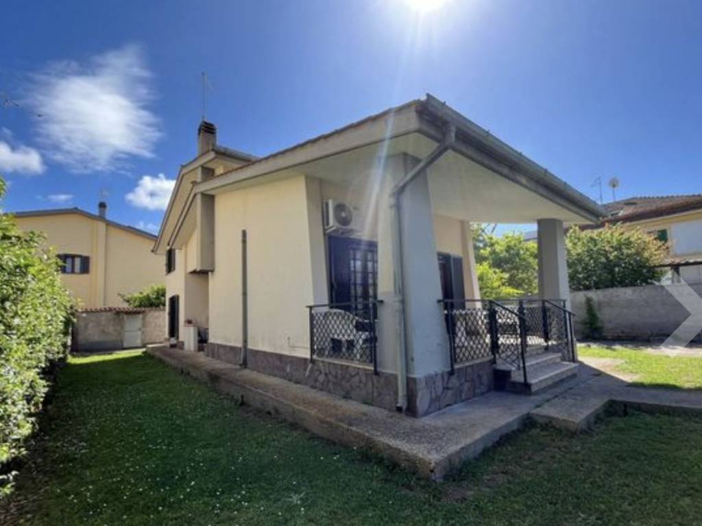casa indipendente in affitto a Fiumicino in zona Fregene
