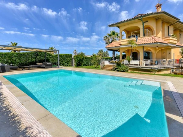 casa indipendente in affitto a Fiumicino in zona Fregene
