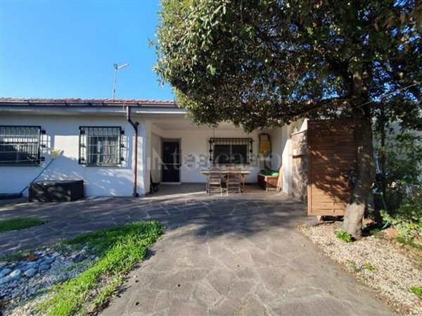 casa indipendente in affitto a Fiumicino in zona Focene