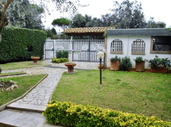 casa indipendente in affitto a Fiumicino in zona Fregene