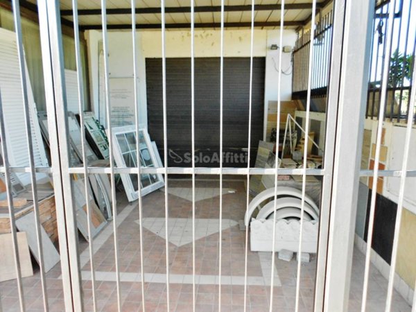 locale commerciale in affitto a Fiumicino