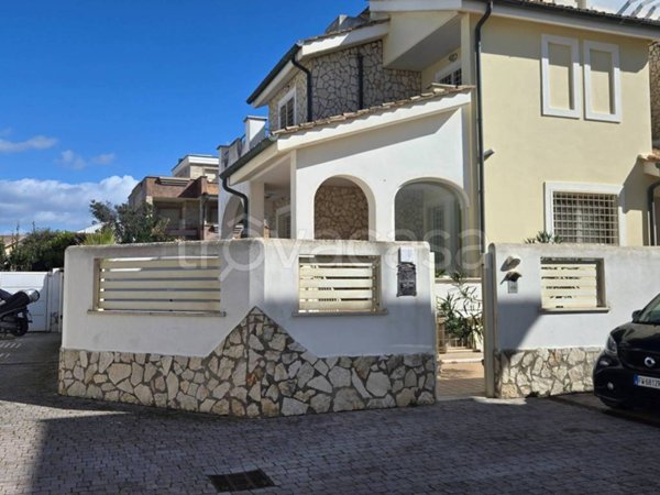 casa indipendente in affitto a Fiumicino in zona Fregene