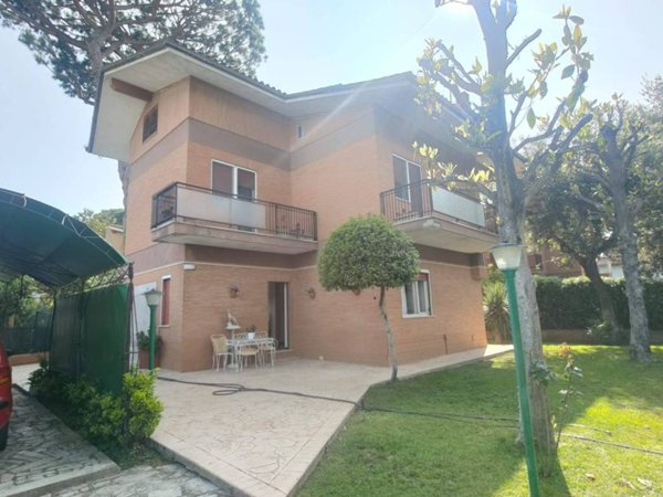 casa indipendente in affitto a Fiumicino in zona Fregene