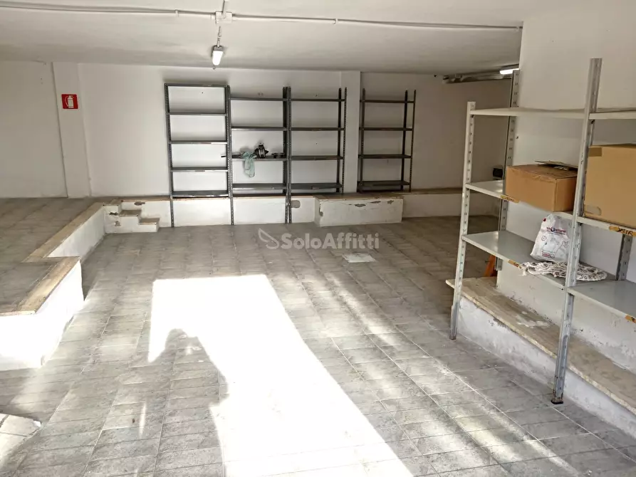 locale di sgombero in affitto a Fiumicino in zona Isola Sacra