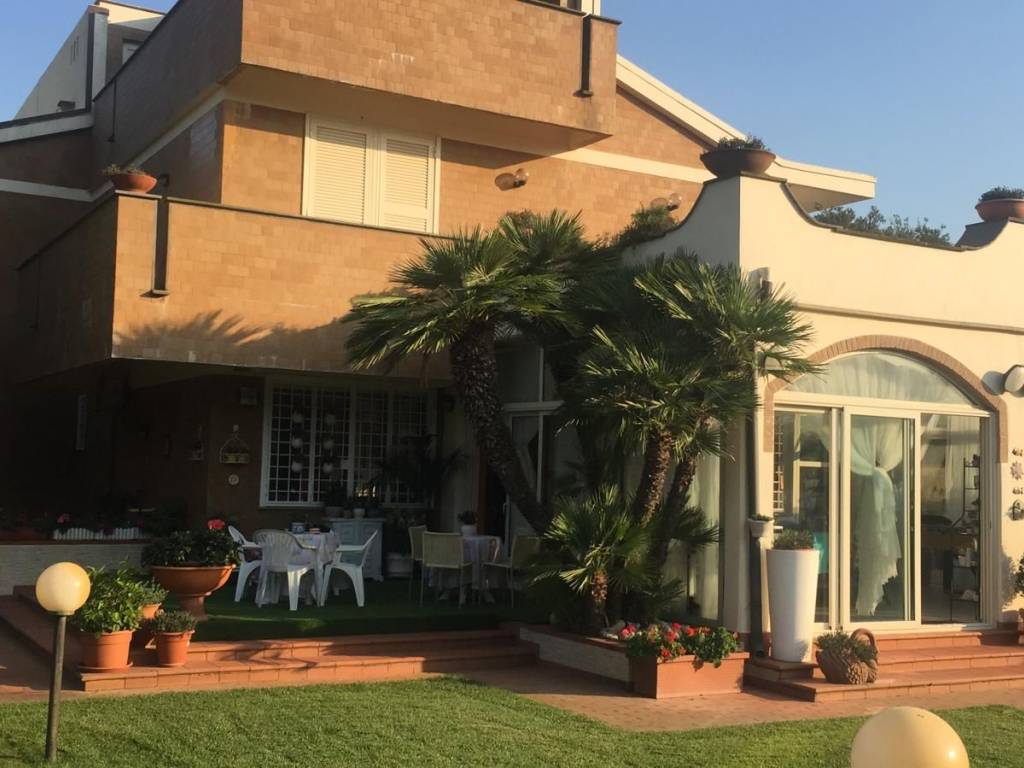 casa indipendente in affitto a Fiumicino in zona Fregene