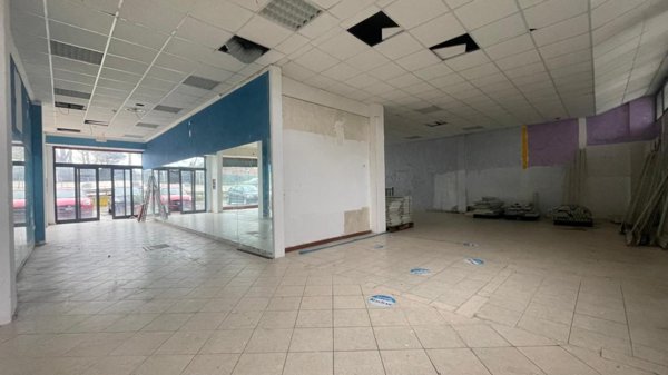negozio in affitto a Fiumicino in zona Aranova