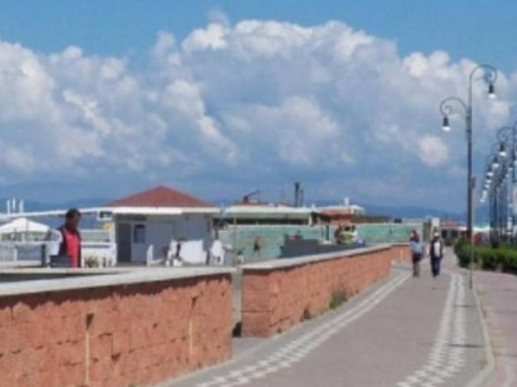 negozio in affitto a Fiumicino in zona Focene