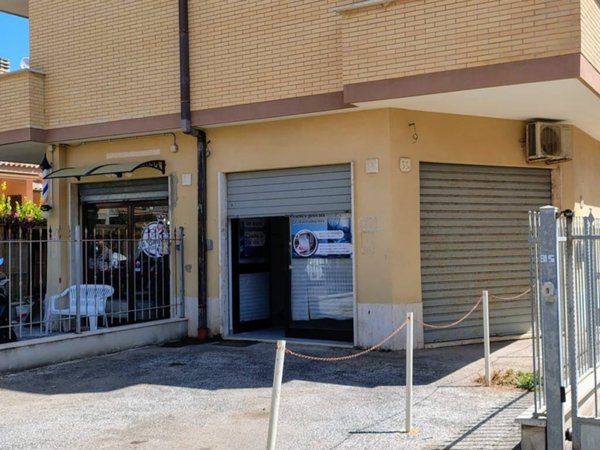 negozio in affitto a Fiumicino in zona Isola Sacra