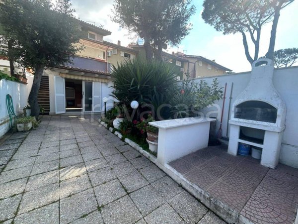 casa indipendente in affitto a Fiumicino in zona Fregene