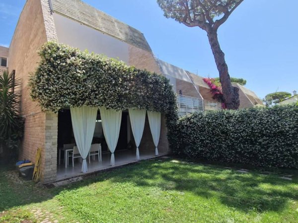 casa indipendente in affitto a Fiumicino in zona Fregene