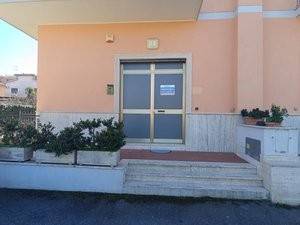 negozio in affitto a Fiumicino in zona Tragliata