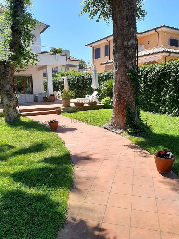 casa indipendente in affitto a Fiumicino in zona Fregene