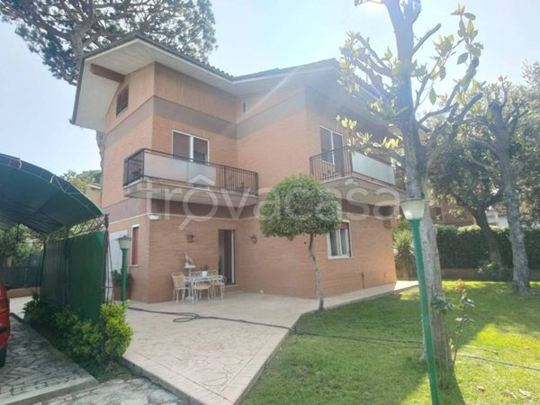 casa indipendente in affitto a Fiumicino in zona Fregene