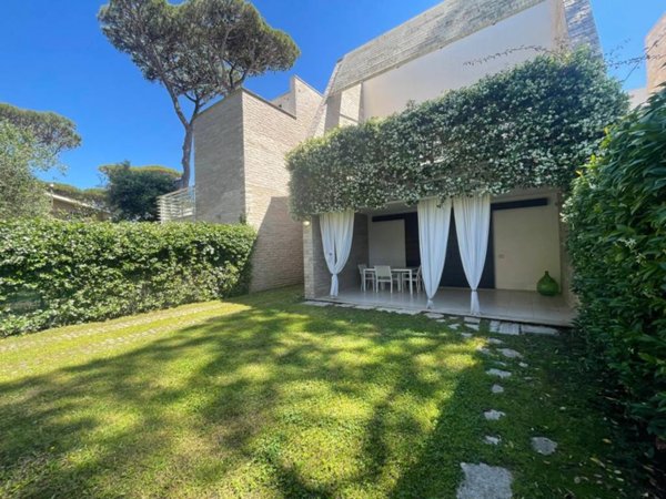 casa indipendente in affitto a Fiumicino in zona Fregene