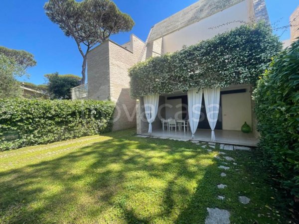 casa indipendente in affitto a Fiumicino in zona Fregene