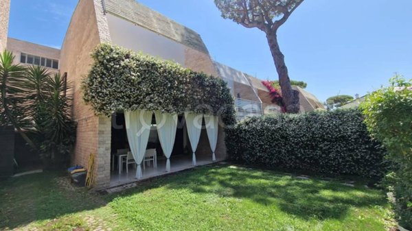 casa indipendente in affitto a Fiumicino in zona Fregene