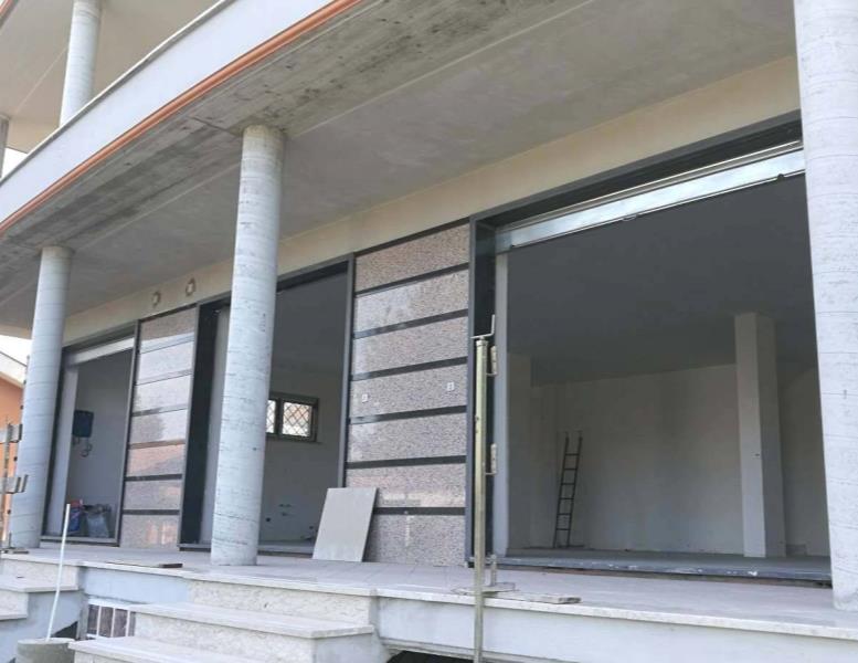 locale commerciale in affitto a Fiumicino in zona Isola Sacra