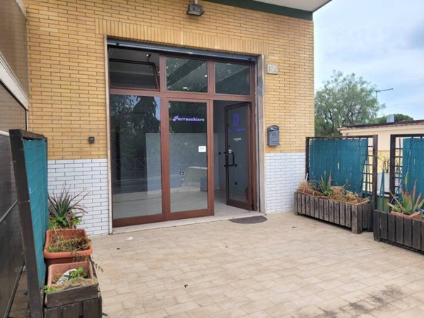negozio in affitto a Fiumicino in zona Focene