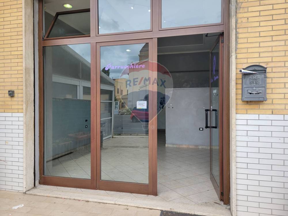 locale commerciale in affitto a Fiumicino