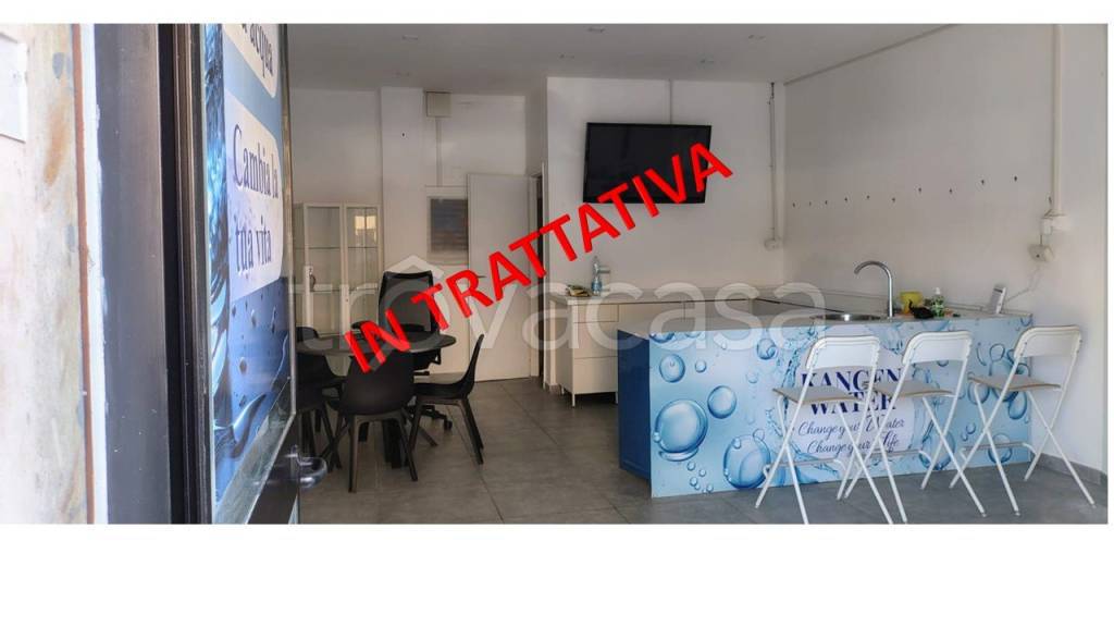 negozio in affitto a Fiumicino in zona Isola Sacra