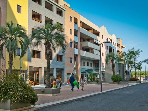 negozio in affitto a Fiumicino in zona Focene