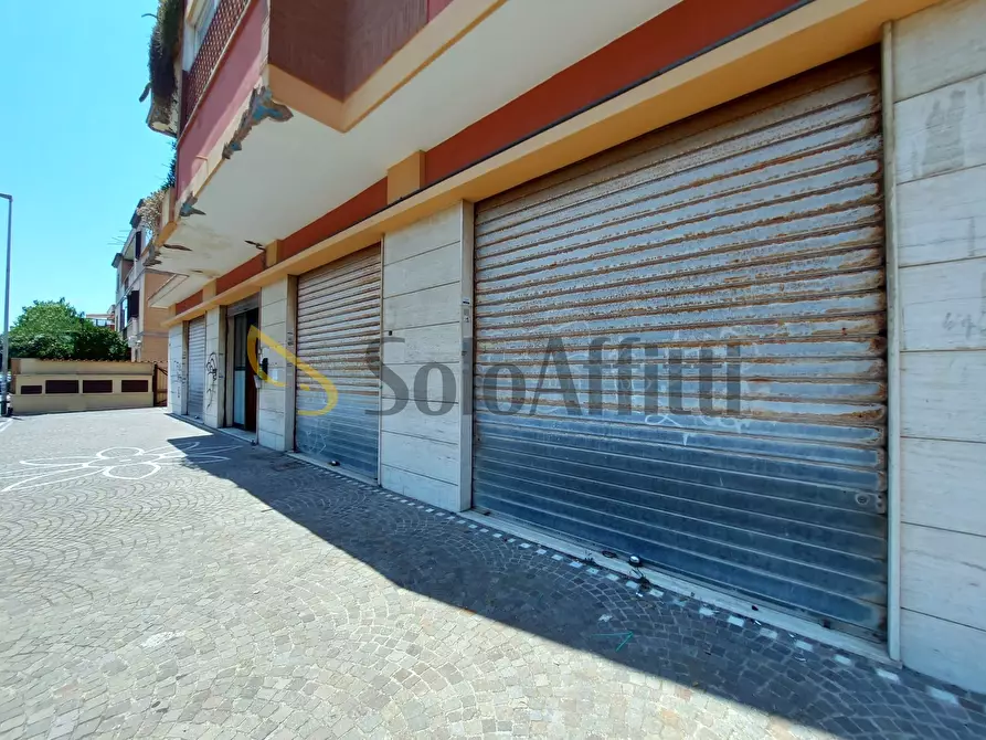 locale commerciale in affitto a Fiumicino in zona Isola Sacra