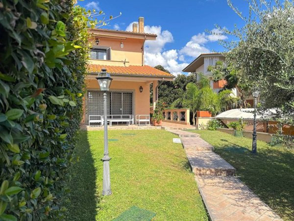 casa indipendente in affitto a Fiumicino in zona Fregene