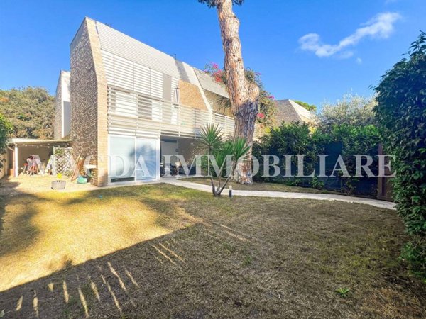 casa indipendente in affitto a Fiumicino in zona Fregene