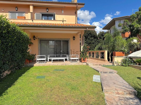 casa indipendente in affitto a Fiumicino in zona Fregene