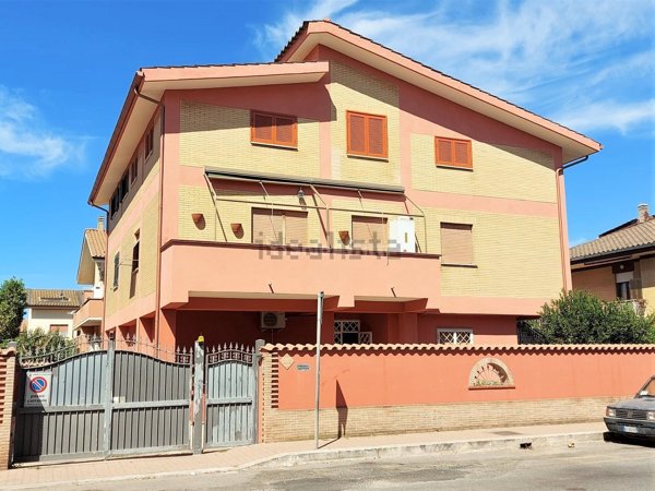 appartamento in affitto a Fiumicino in zona Isola Sacra