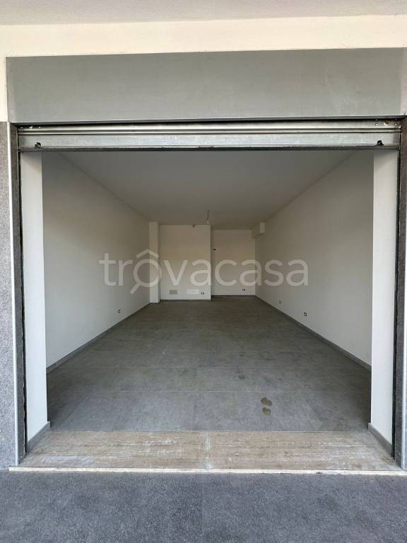 negozio in affitto a Fiumicino in zona Aranova