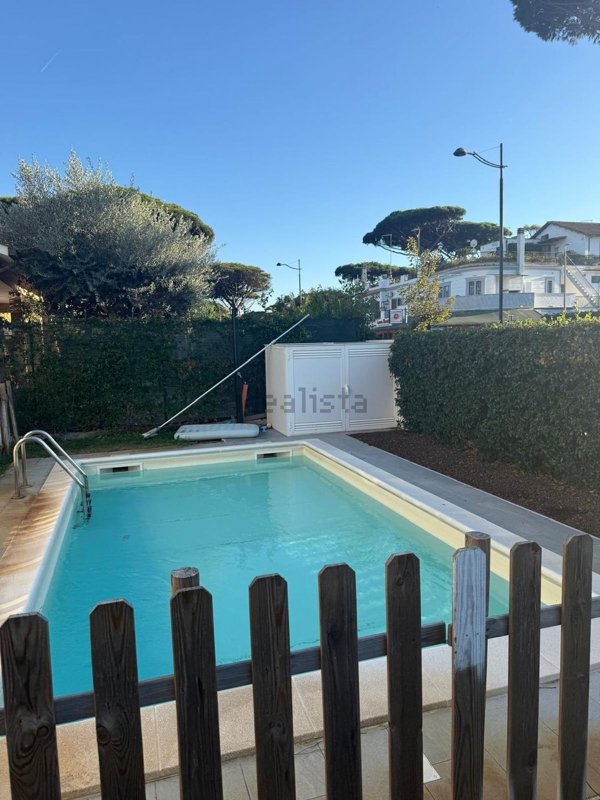 casa indipendente in affitto a Fiumicino in zona Fregene