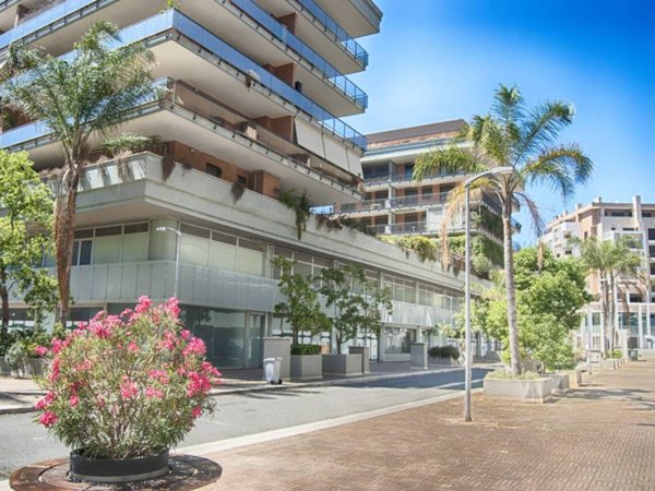 negozio in affitto a Fiumicino in zona Focene