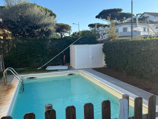 casa indipendente in affitto a Fiumicino in zona Fregene