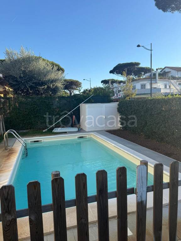 casa indipendente in affitto a Fiumicino in zona Fregene