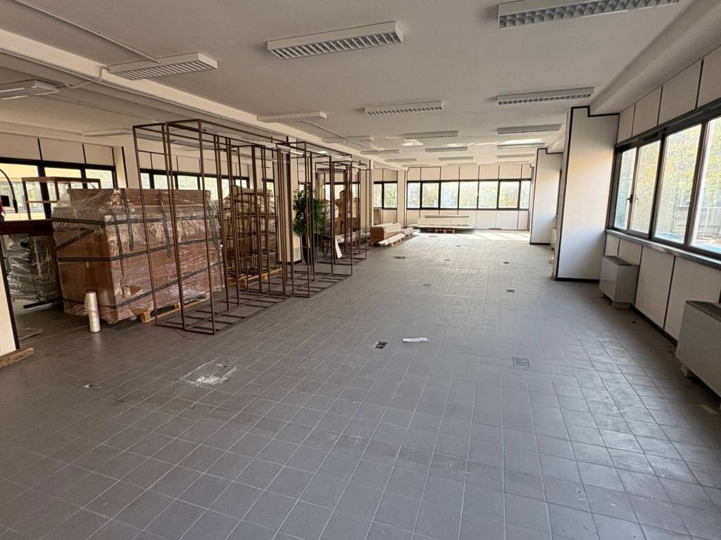 intera palazzina in affitto a Fiumicino in zona Isola Sacra