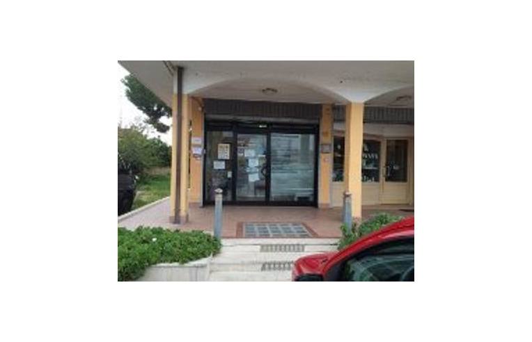 locale commerciale in affitto a Fiumicino in zona Isola Sacra