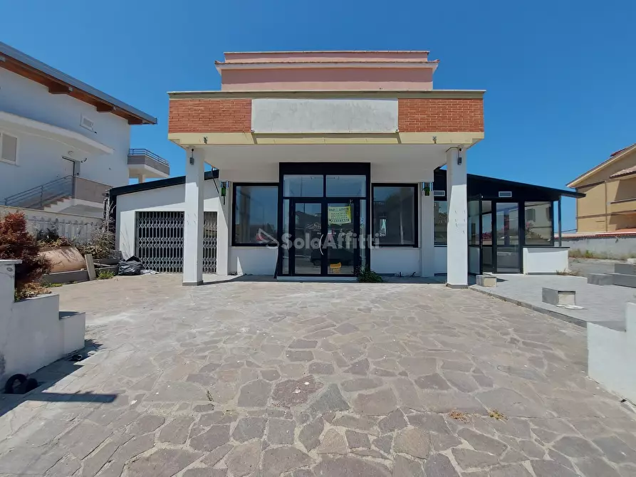 locale commerciale in affitto a Fiumicino