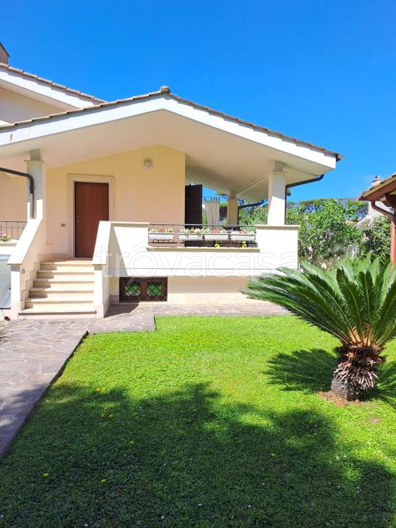 casa indipendente in affitto a Fiumicino in zona Fregene