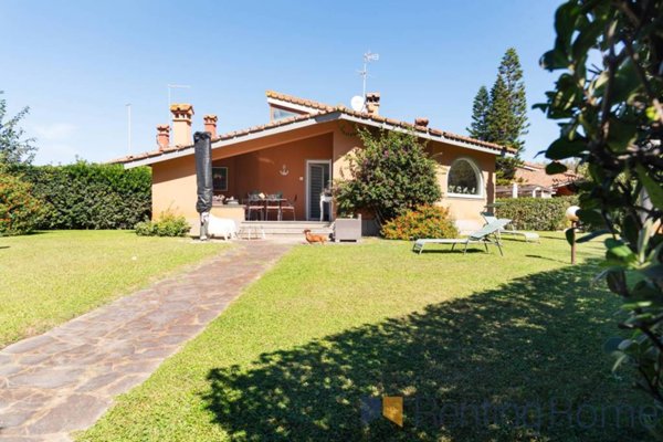 casa indipendente in affitto a Fiumicino in zona Fregene