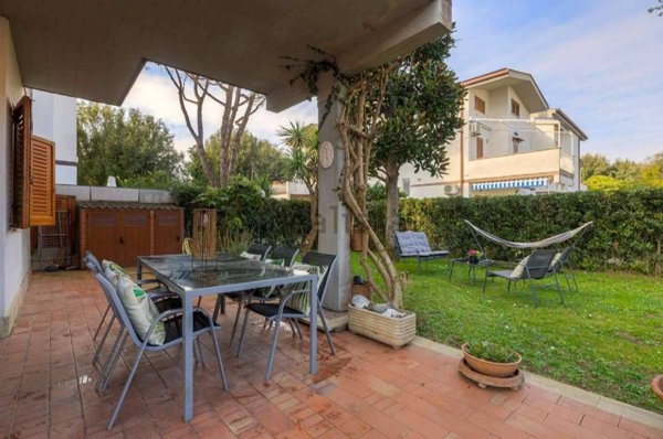 casa indipendente in affitto a Fiumicino in zona Fregene