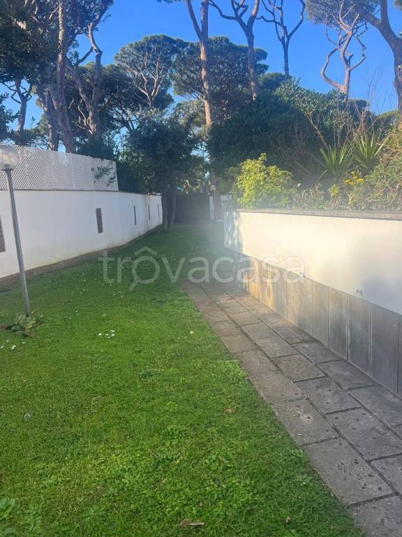 casa indipendente in affitto a Fiumicino in zona Fregene