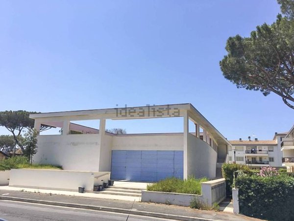 negozio in affitto a Fiumicino in zona Maccarese