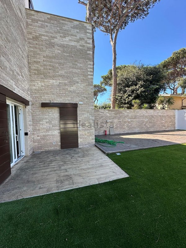 casa indipendente in affitto a Fiumicino in zona Fregene