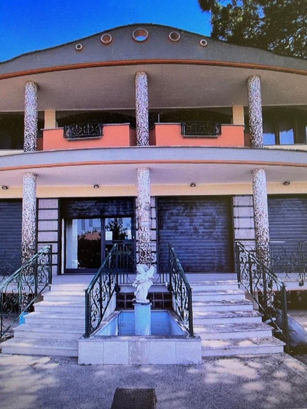 locale commerciale in affitto a Fiumicino