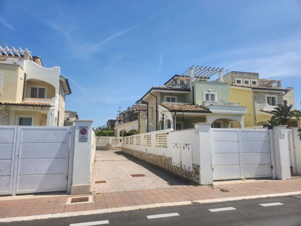 casa indipendente in affitto a Fiumicino in zona Fregene