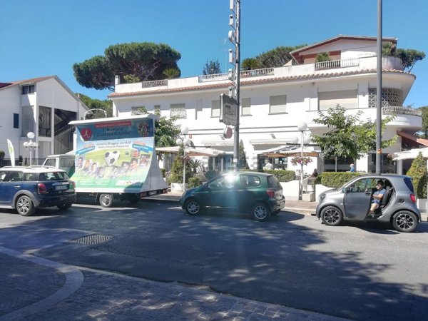 negozio in affitto a Fiumicino in zona Fregene