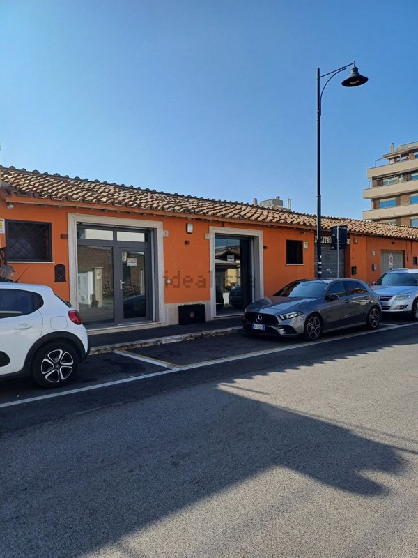 locale commerciale in affitto a Fiumicino