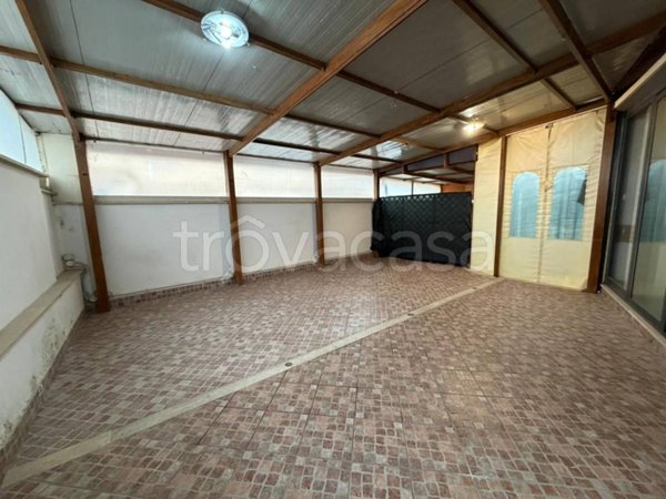 locale di sgombero in affitto a Fiumicino