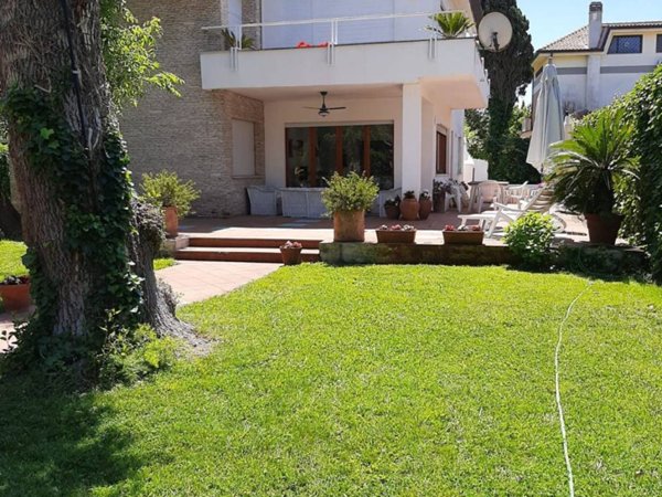 casa indipendente in affitto a Fiumicino in zona Fregene